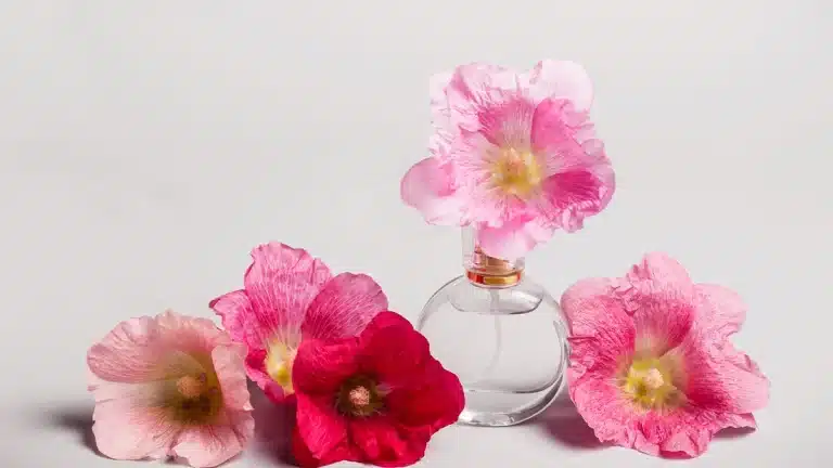 عطر زنانه خنک و گلی