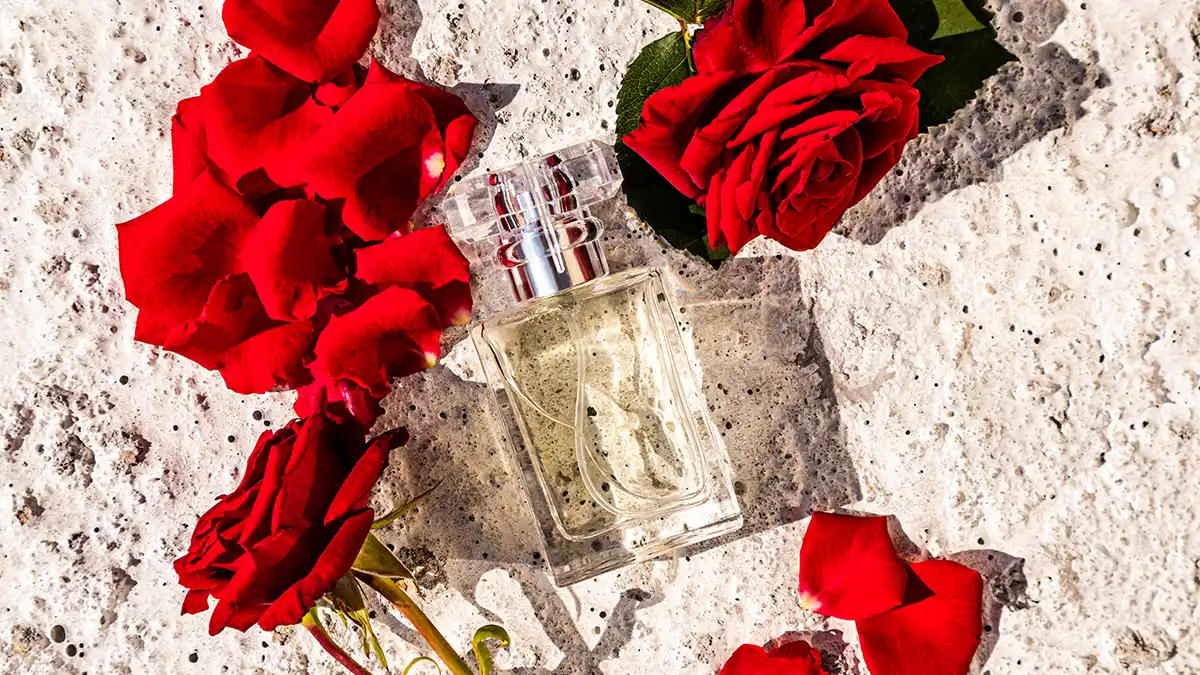 عطر زنانه با رایحه گل رز برای چه کسانی مناسب است؟