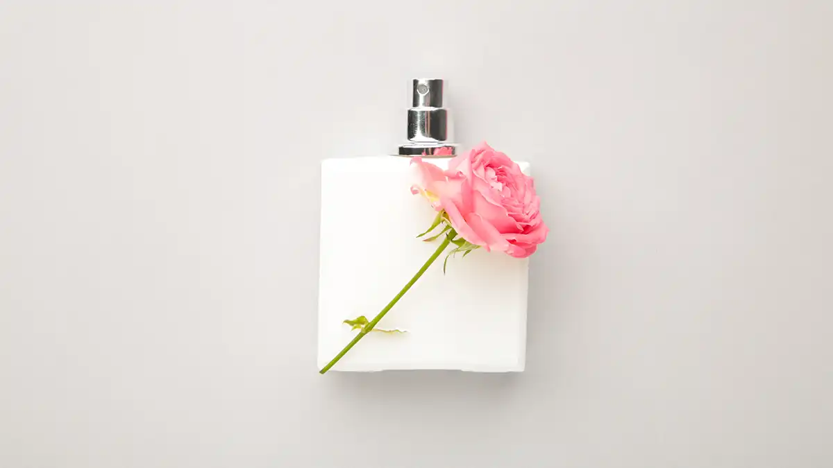 راهنمای خرید عطر زنانه با رایحه گلهای بهاری