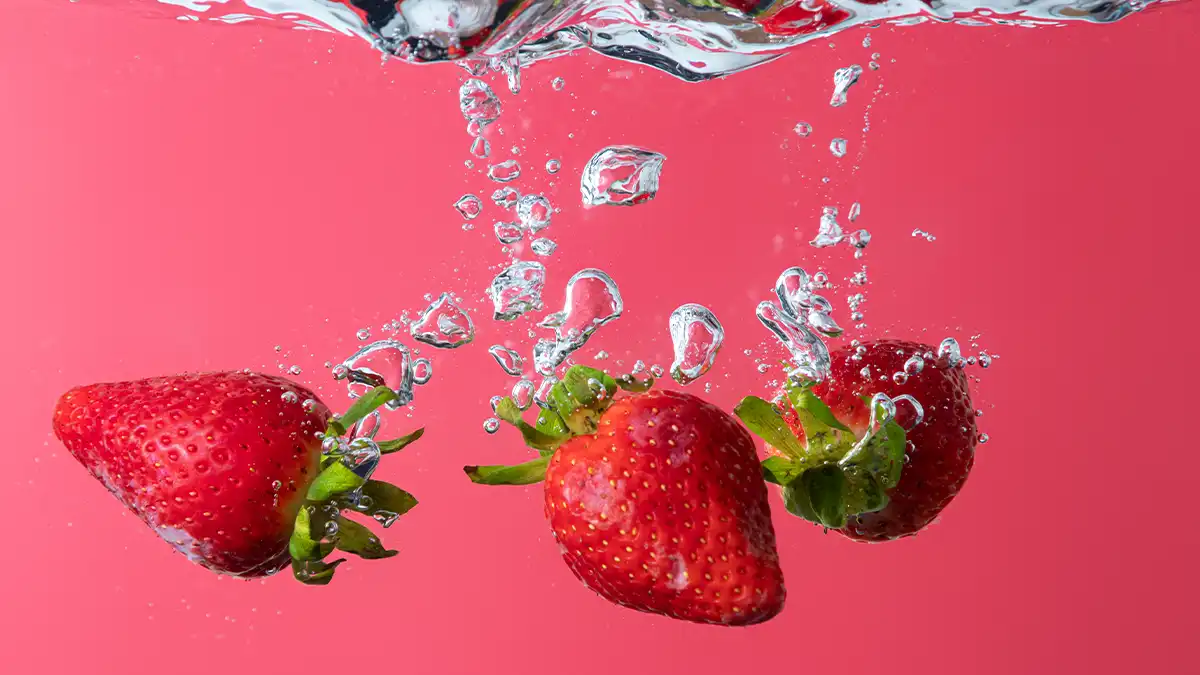 عطر زنانه با رایحه توت فرنگی و وانیل بیشتر برای چه سنی مناسب است؟
